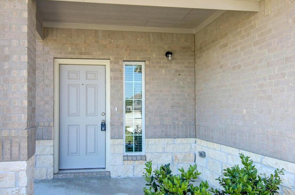 2803 Silver Tree, Houston TX  77014-1929 exterior