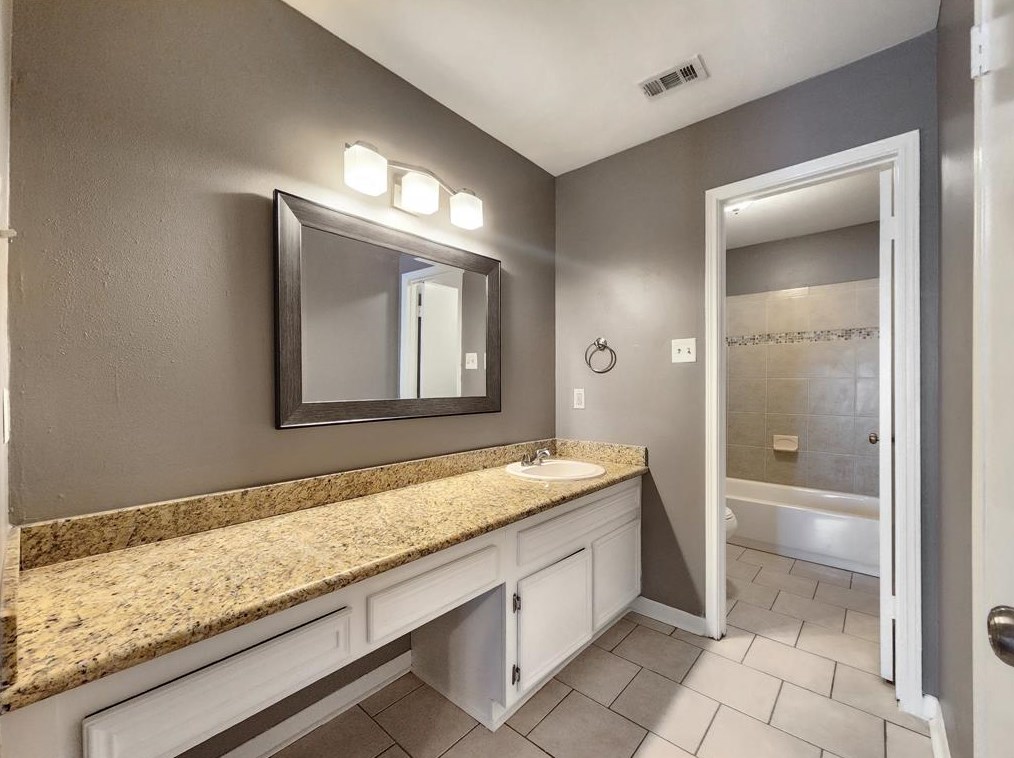 7716 Challie Ln, Houston TX 77088-4215 exterior