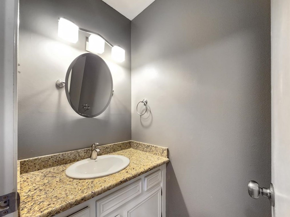 7716 Challie Ln, Houston TX 77088-4215 exterior