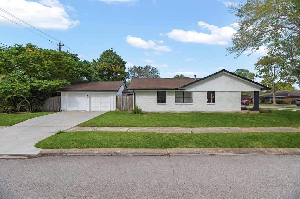 10710 Oasis Dr, Houston TX  77096-5030 exterior