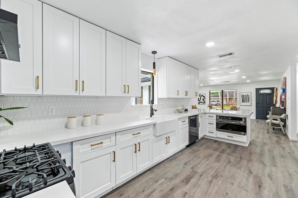 10710 Oasis Dr, Houston TX  77096-5030 exterior
