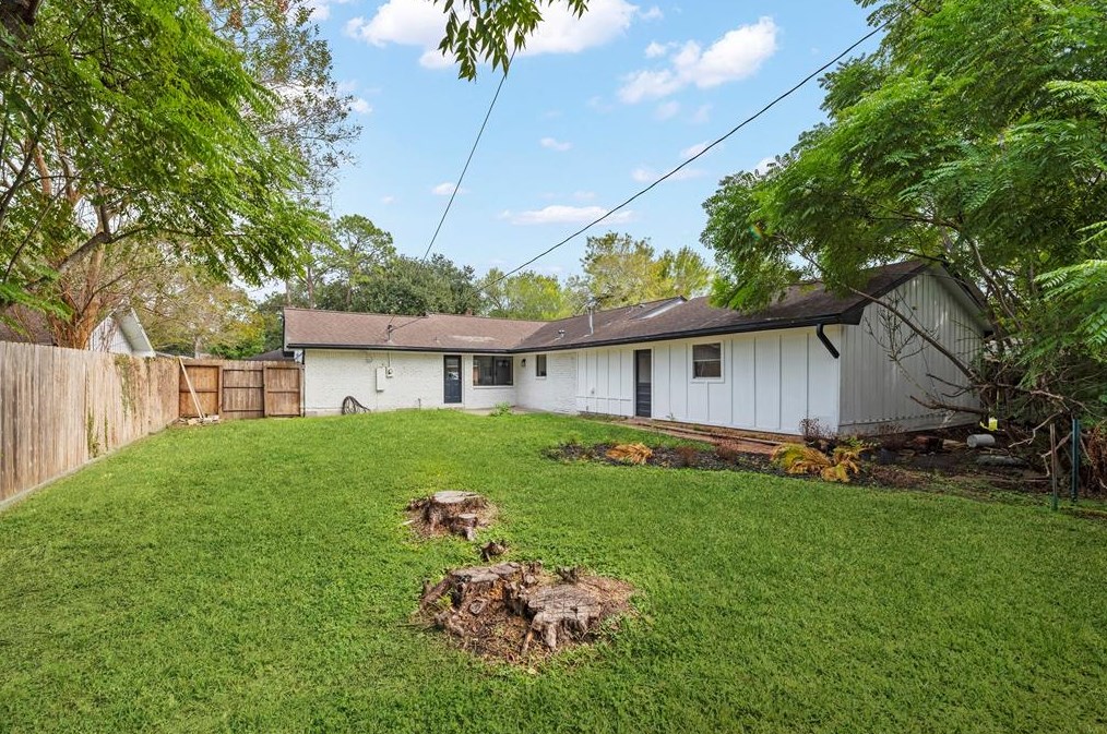 10710 Oasis Dr, Houston TX  77096-5030 exterior