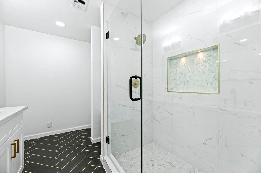 10710 Oasis Dr, Houston TX  77096-5030 exterior
