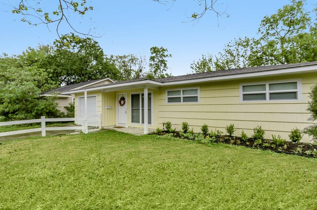 8514 Sonneville Dr, Houston TX  77080-3641 exterior