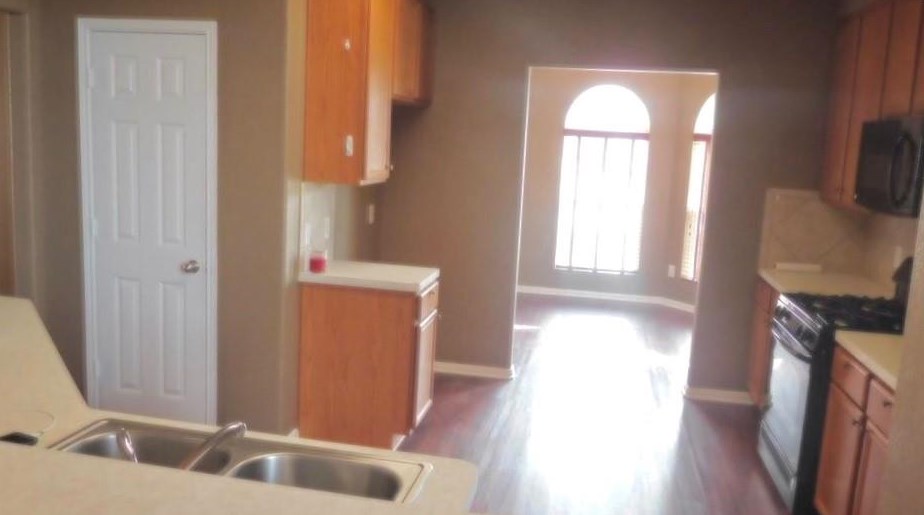 5011 Forest Hurst Gln, Spring TX  77373-2597 exterior