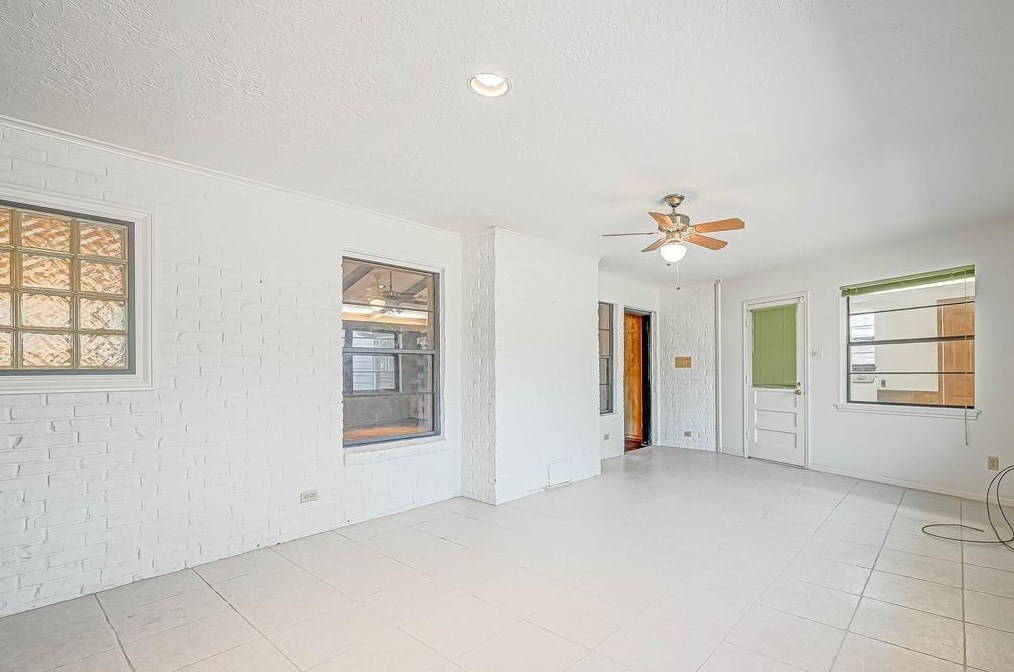 7618 Burning Hl Dr, Houston TX  77071-1124 exterior