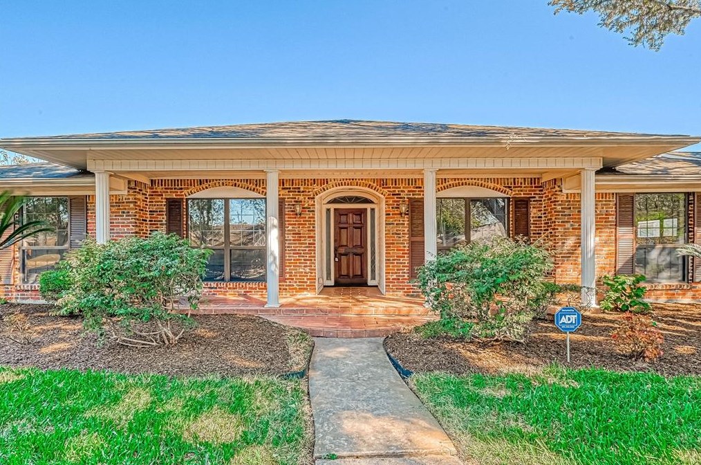 7618 Burning Hl Dr, Houston TX  77071-1124 exterior