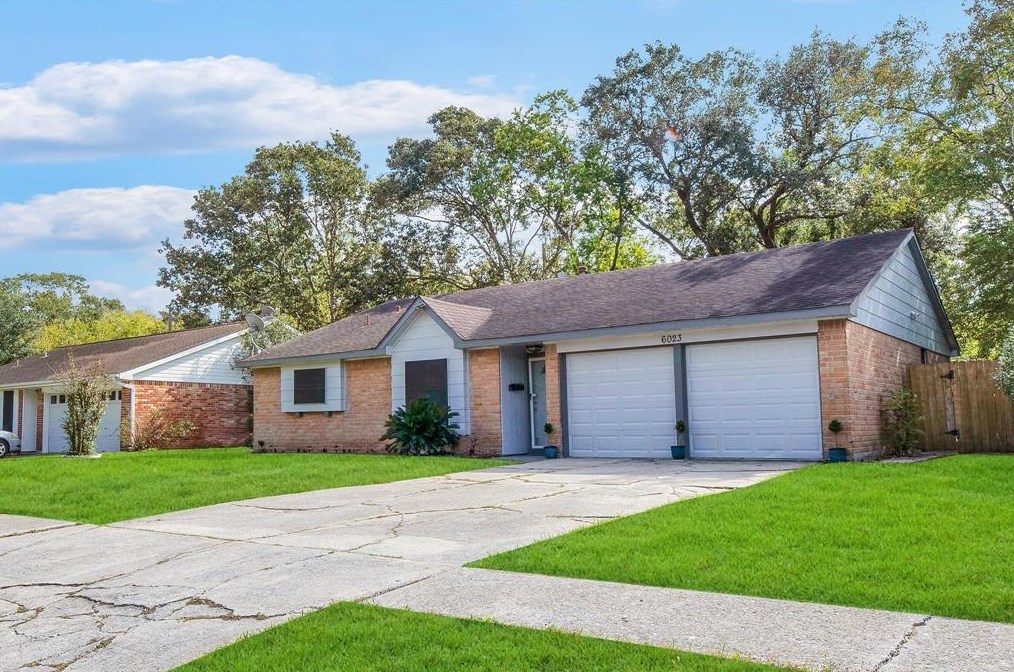 6023 Ludington Dr, Houston TX  77035-4156 exterior