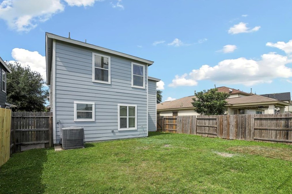 530 Silky Leaf Dr, Houston TX 77073-2832 exterior