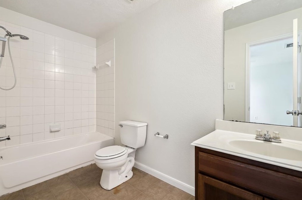 530 Silky Leaf Dr, Houston TX 77073-2832 exterior