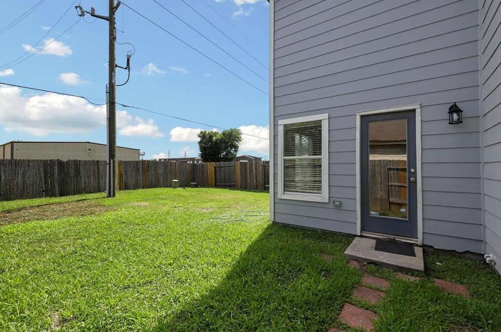 530 Silky Leaf Dr, Houston TX 77073-2832 exterior