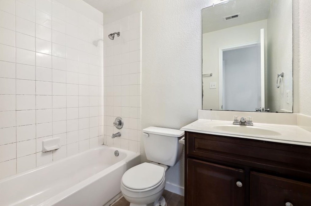 530 Silky Leaf Dr, Houston TX 77073-2832 exterior