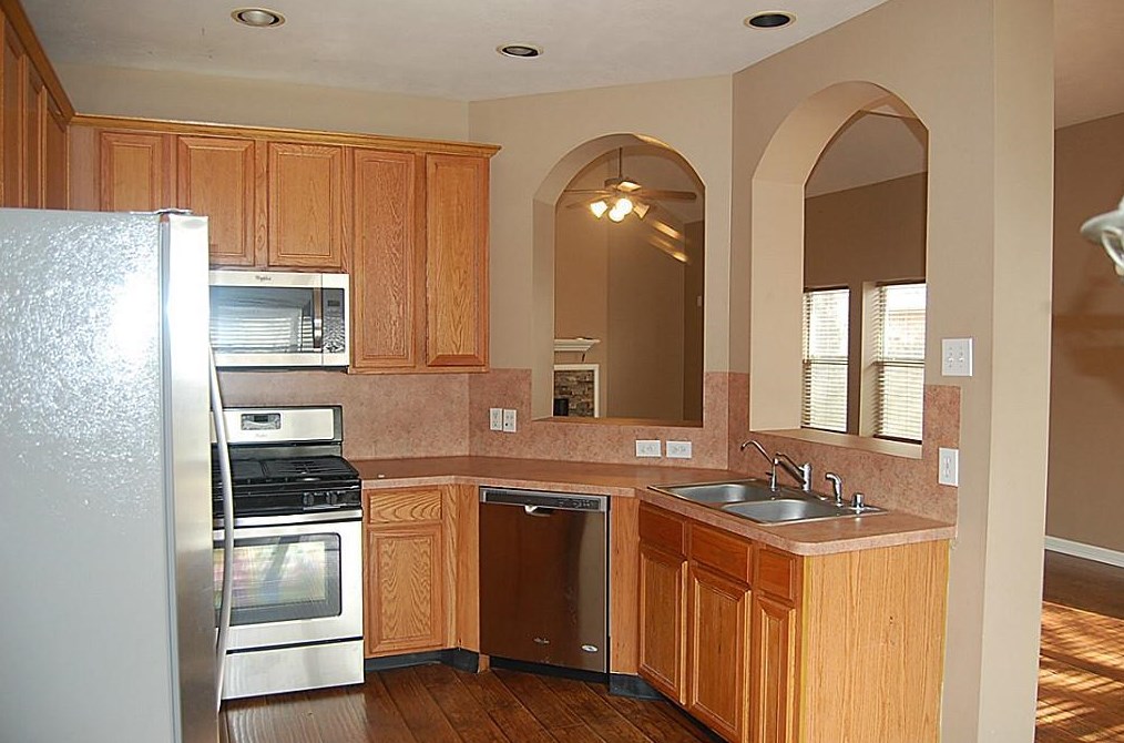 207 Fairwind Trail Dr, Conroe, TX 77385