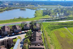 10555 Turtlewood Ct, Houston, TX 77072 - Photo 3