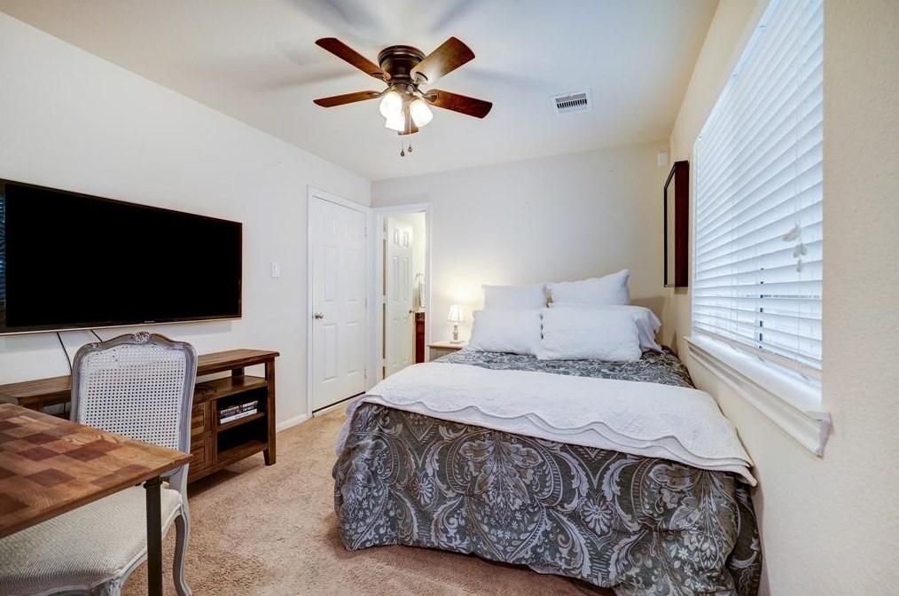 872 Fisher St, Houston TX  77018-5324 exterior