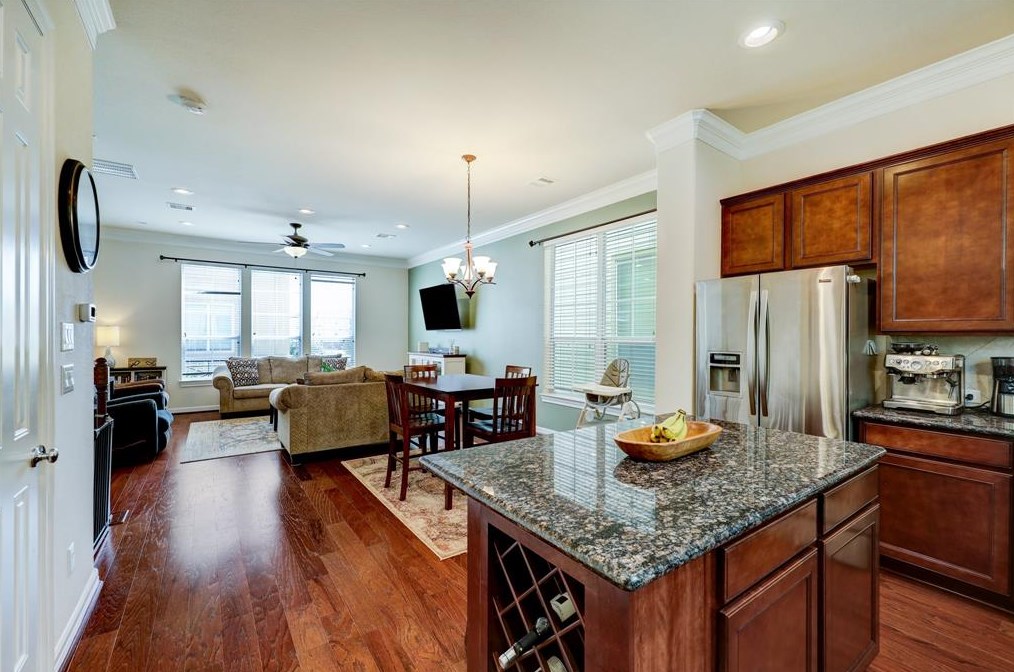 872 Fisher St, Houston TX  77018-5324 exterior