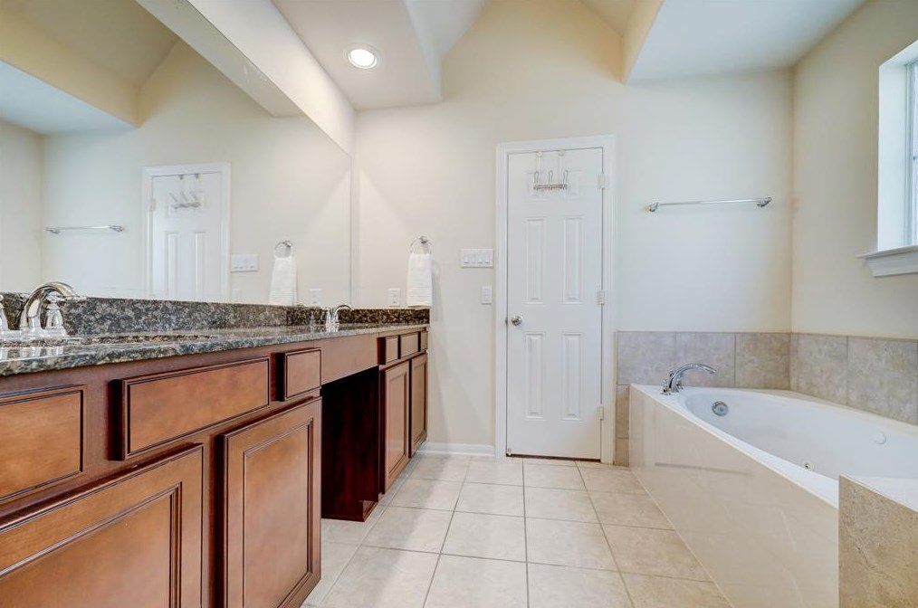 872 Fisher St, Houston TX  77018-5324 exterior