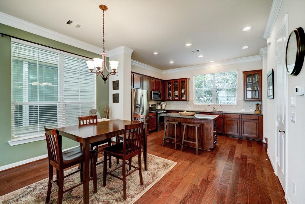 872 Fisher St, Houston TX  77018-5324 exterior