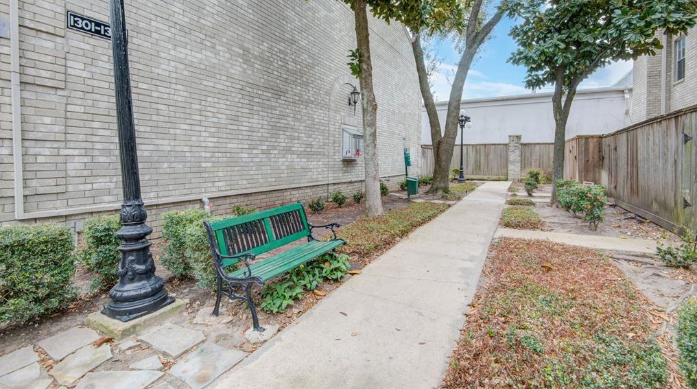 4001 Tanglewilde St, Houston TX  77063-5169 exterior