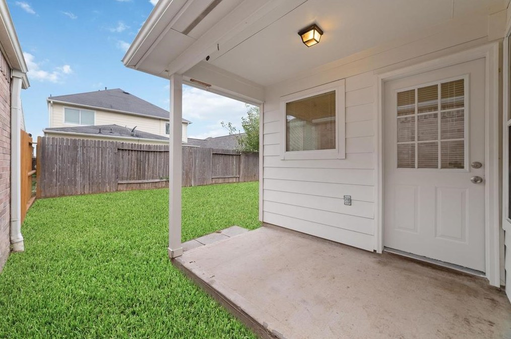 13039 Rose Lndg Dr, Houston TX  77070-5160 exterior