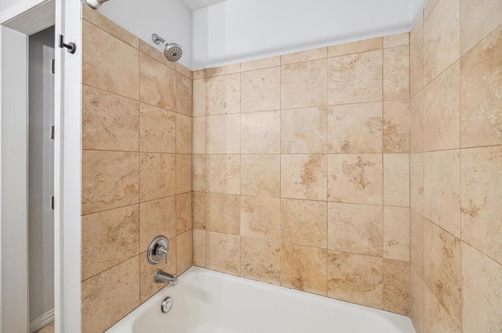 5831 Burr Oak Dr, Houston TX 77092-1407 exterior