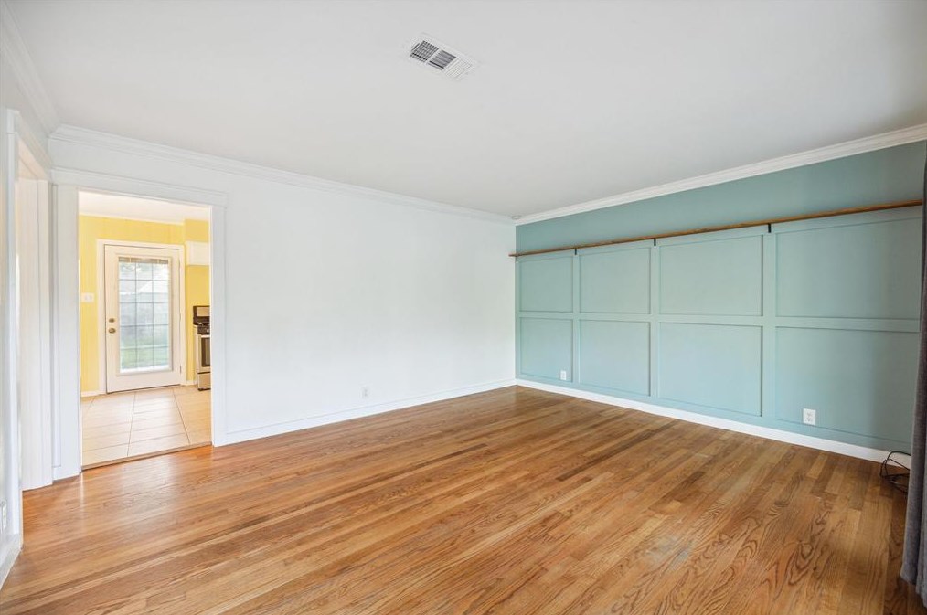 5831 Burr Oak Dr, Houston TX 77092-1407 exterior