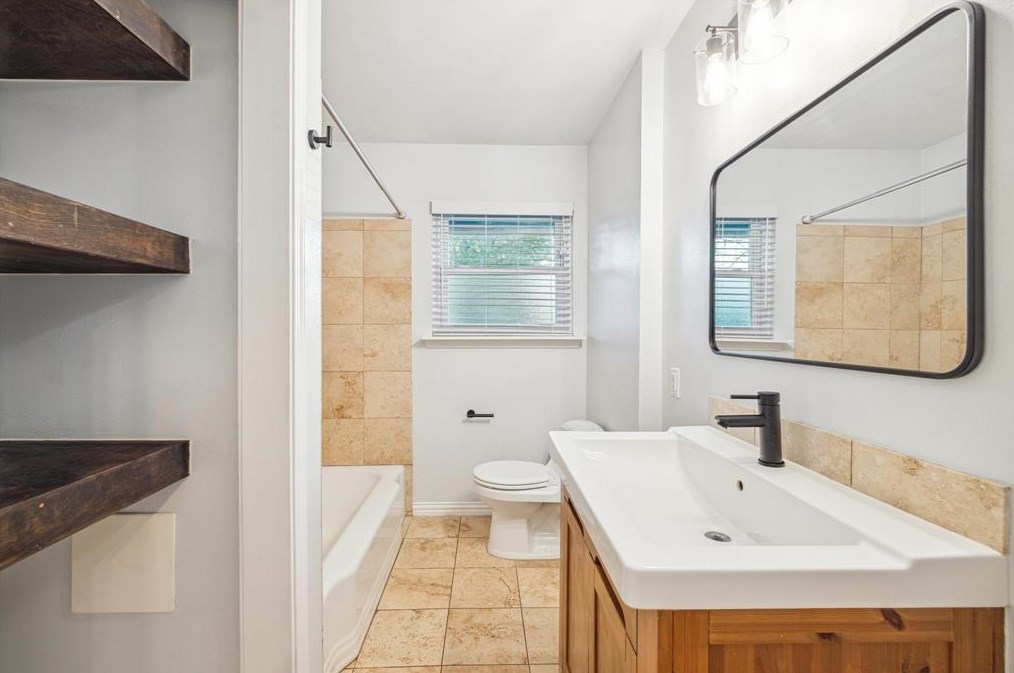 5831 Burr Oak Dr, Houston TX 77092-1407 exterior