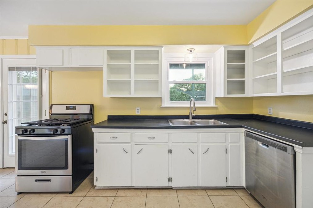 5831 Burr Oak Dr, Houston TX 77092-1407 exterior