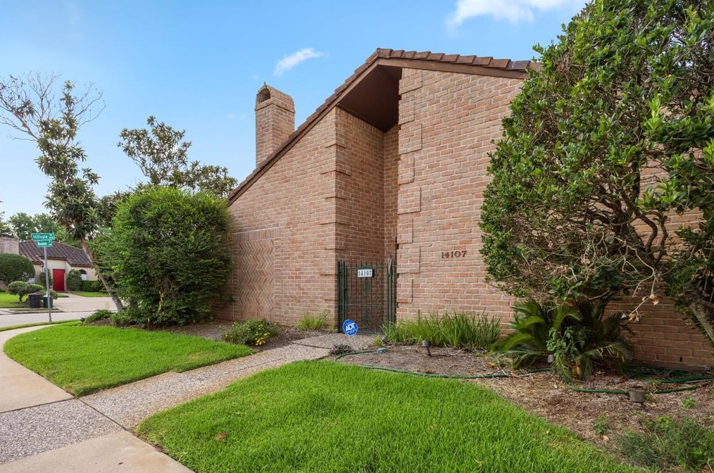 14107 Woodnook Dr, Houston TX  77077-1420 exterior