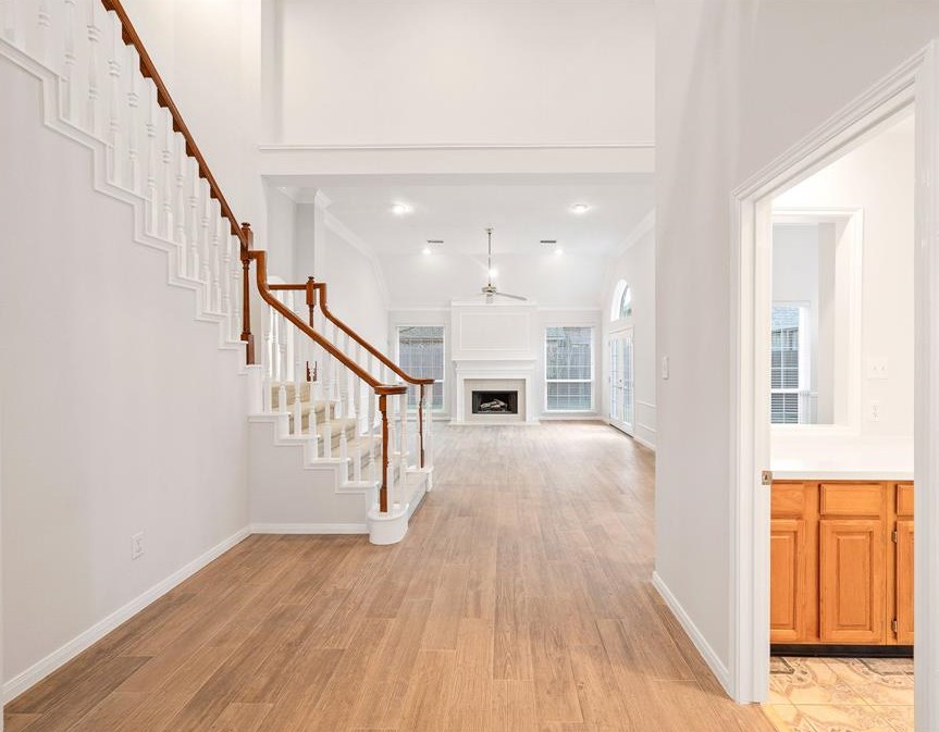 1331 Wickshire Ln, Houston TX  77043-4516 exterior