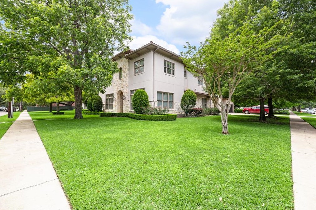 6544 Belmont St, Houston TX  77005-3804 exterior