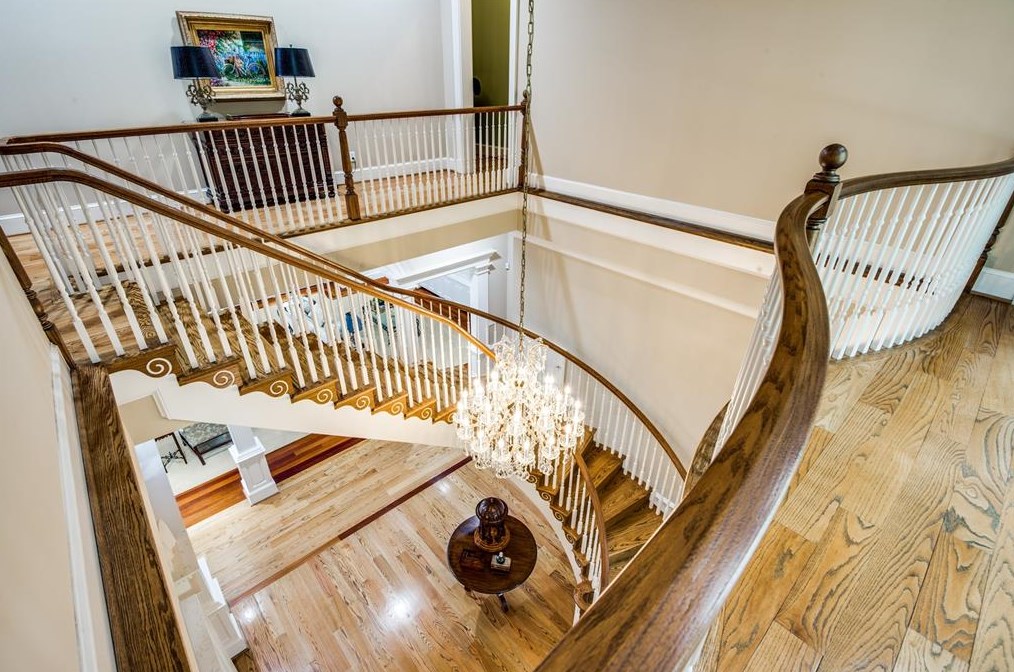 9301 Sandringham Dr, Houston TX  77024-5819 exterior