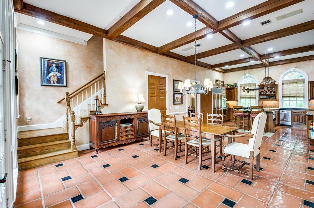 9301 Sandringham Dr, Houston TX  77024-5819 exterior