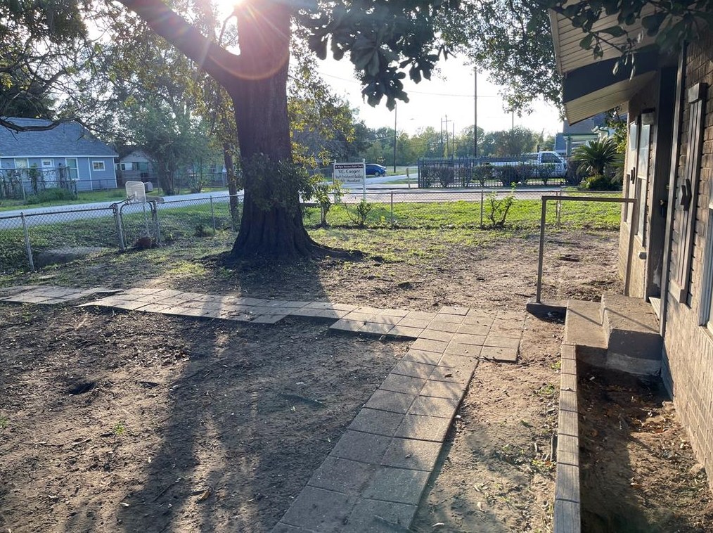 2423 Woodard St, Houston TX  77026-2459 exterior