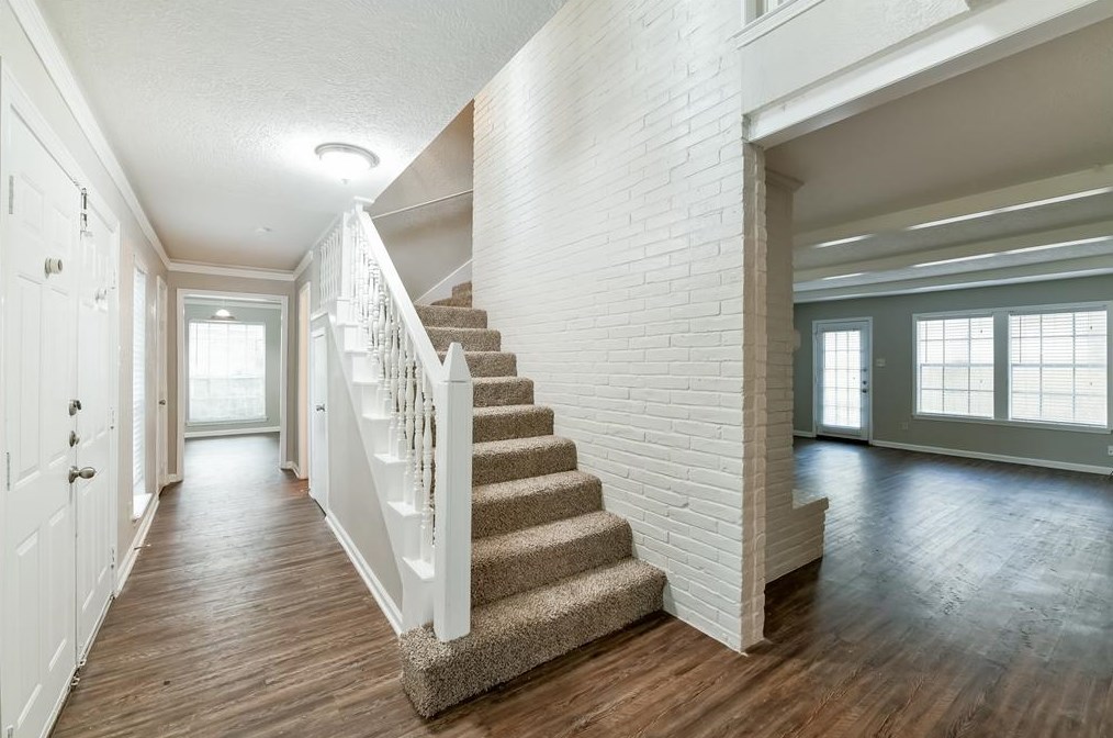 10610 Dunbrook Dr, Houston TX  77070-4040 exterior