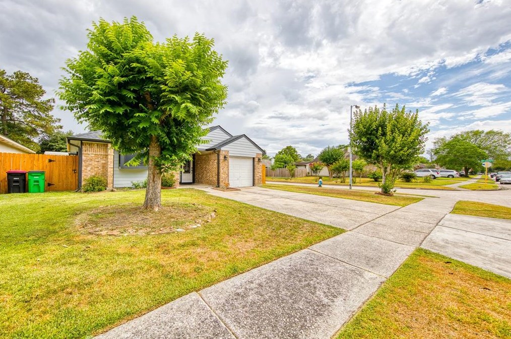 2702 Spring Dusk Ln, Spring TX  77373-6152 exterior
