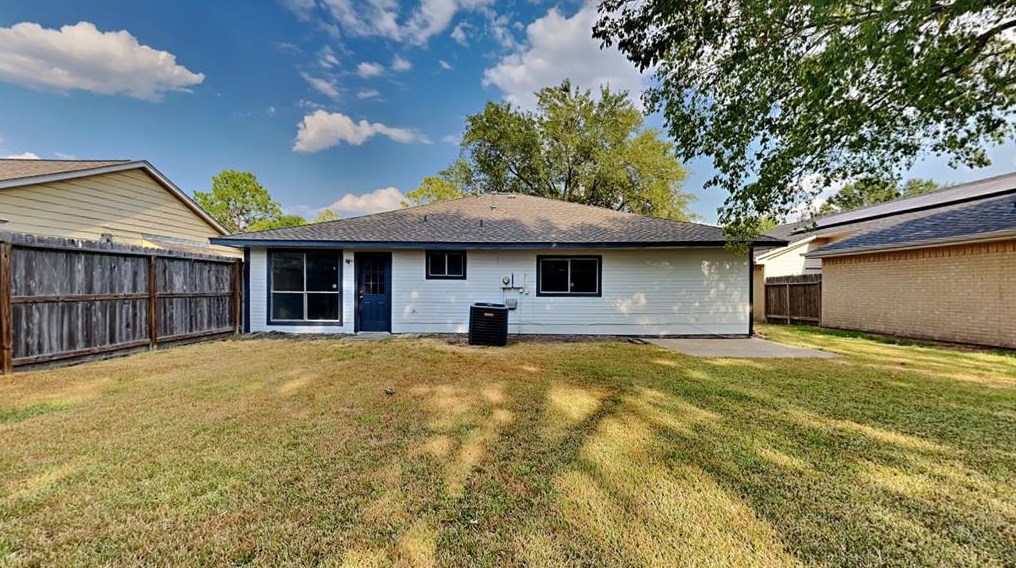 6602 Soledad Dr, Houston TX  77083-2114 exterior