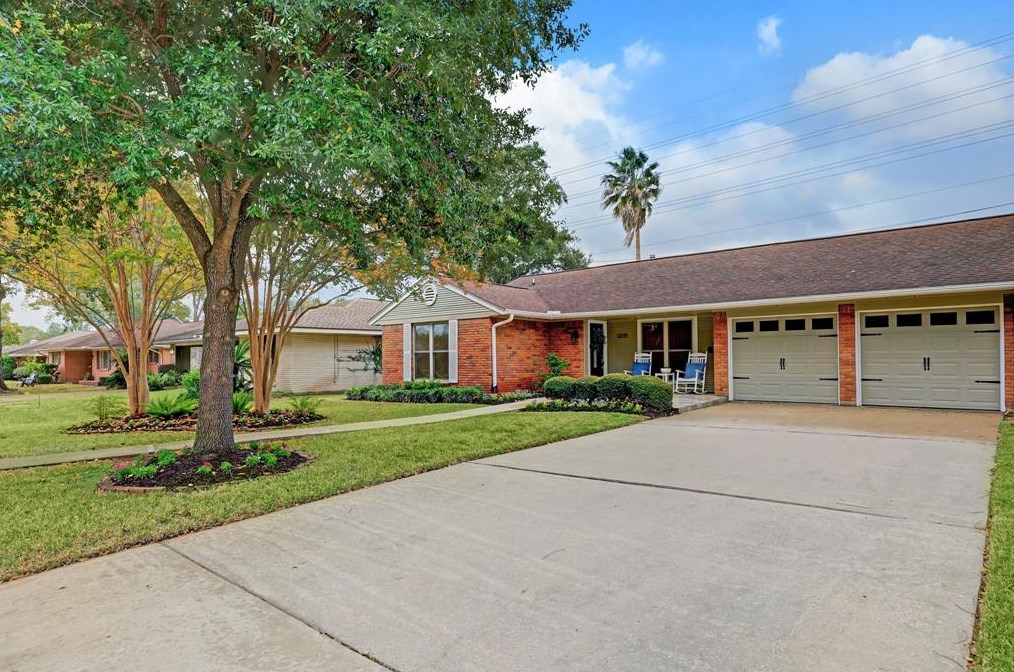 6235 Cindy Ln, Houston TX  77008-5109 exterior