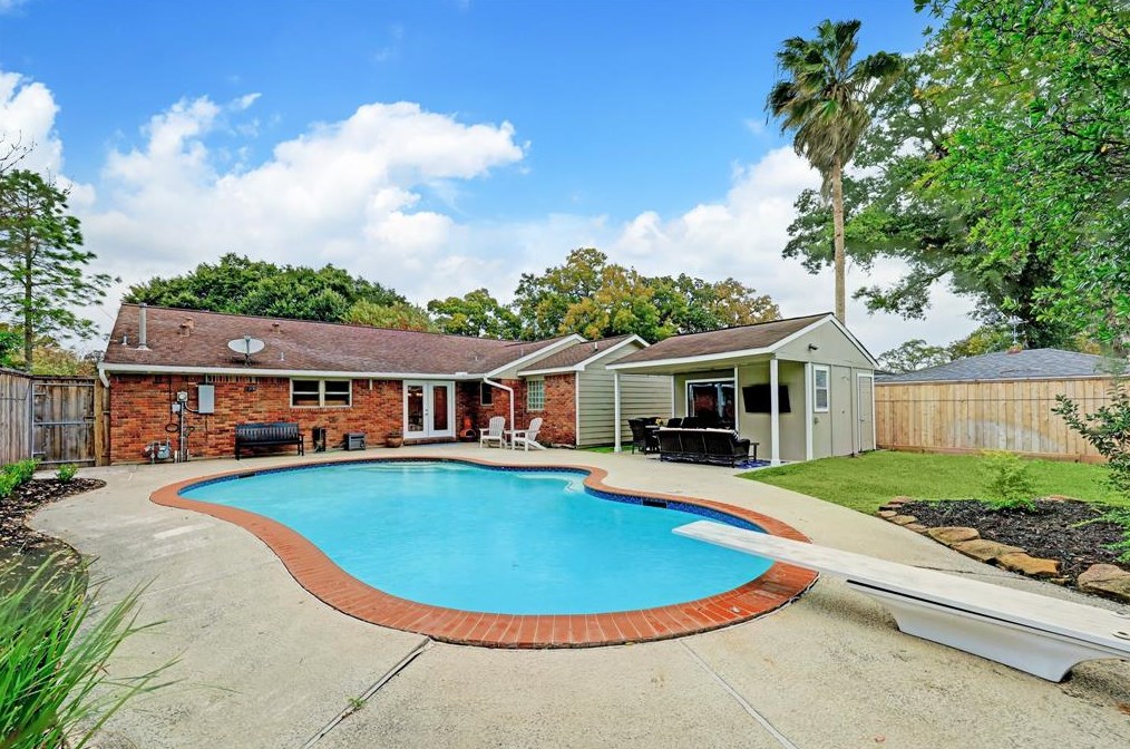 6235 Cindy Ln, Houston TX  77008-3207 exterior