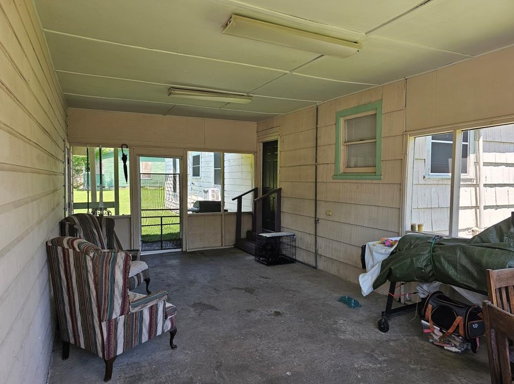 8334 Carolwood Dr, Houston TX  77028-2708 exterior