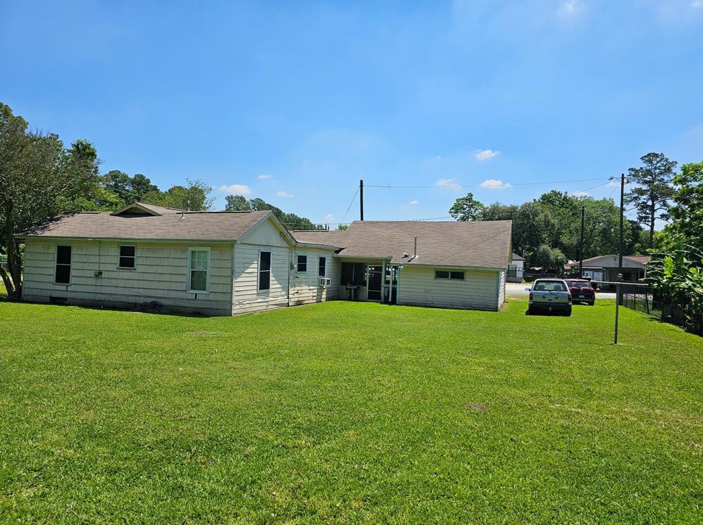 8334 Carolwood Dr, Houston TX  77028-2708 exterior