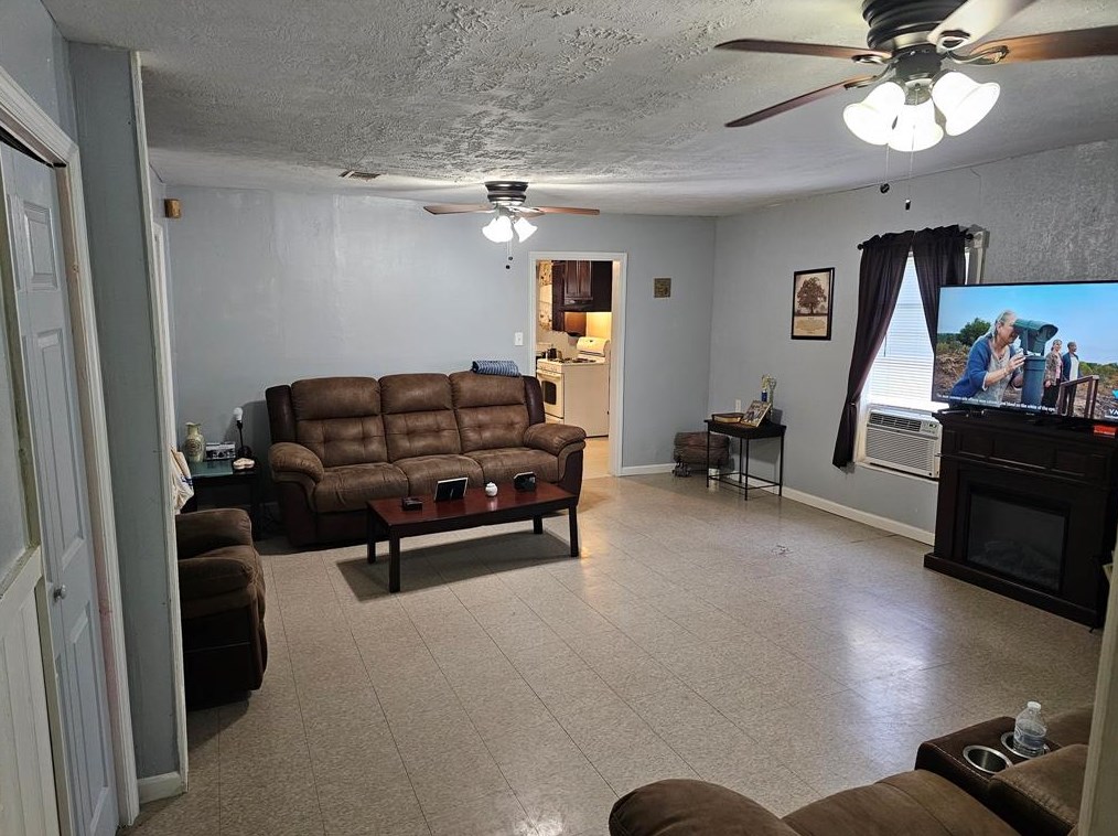 8334 Carolwood Dr, Houston TX  77028-2708 exterior