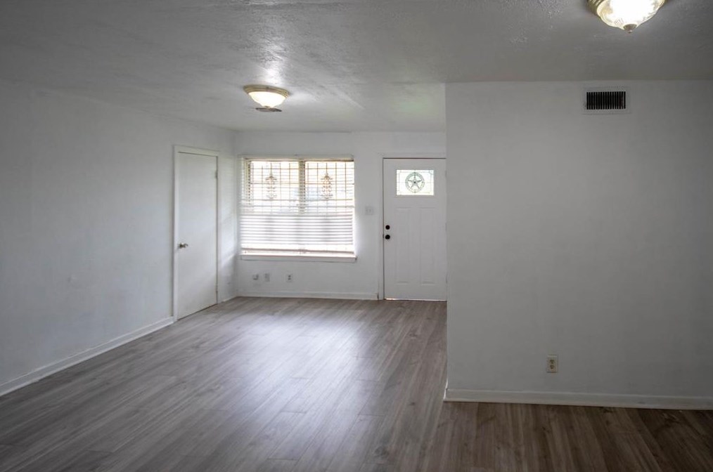 502 Barkley St, Houston TX  77022-3954 exterior