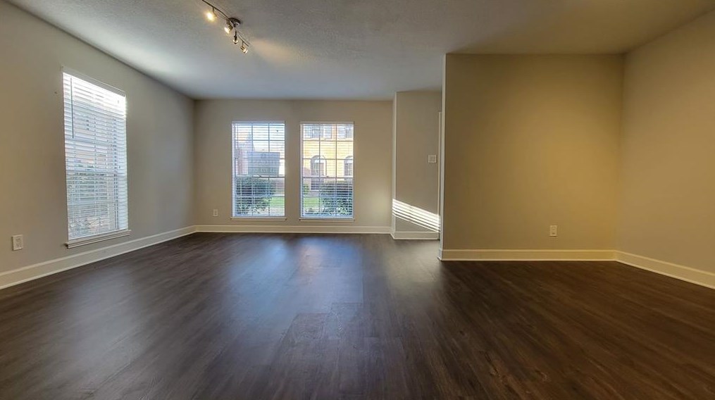 1107 Country Place Dr, Houston TX  77079-4705 exterior