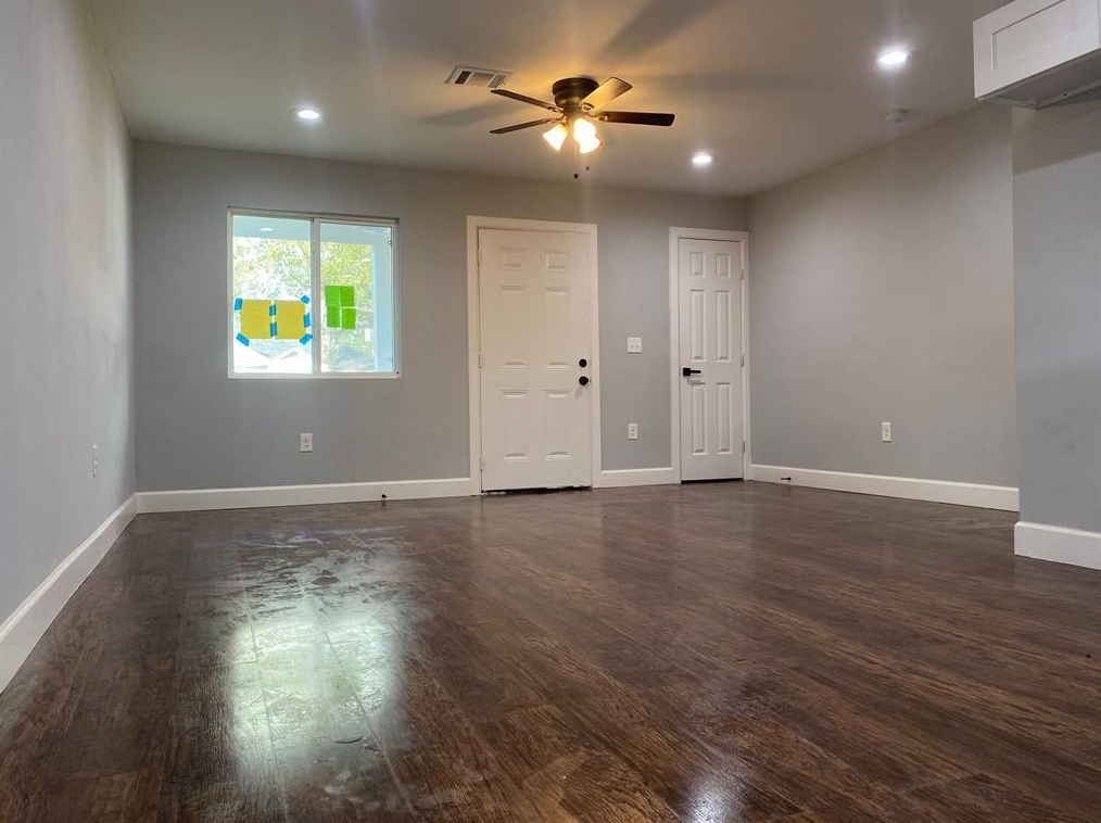5502 Heron Dr, Houston TX  77033-3130 exterior