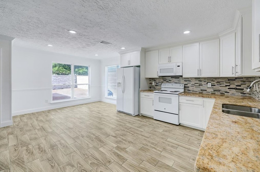 3615 Vineyard Dr, Houston TX  77082-2801 exterior