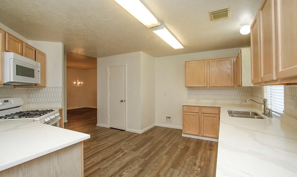 3703 Apple Holw Ln, Humble TX 77396-3937 exterior