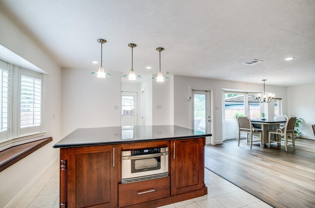 18531 Pt Lookout Dr, Houston TX  77058-4026 exterior