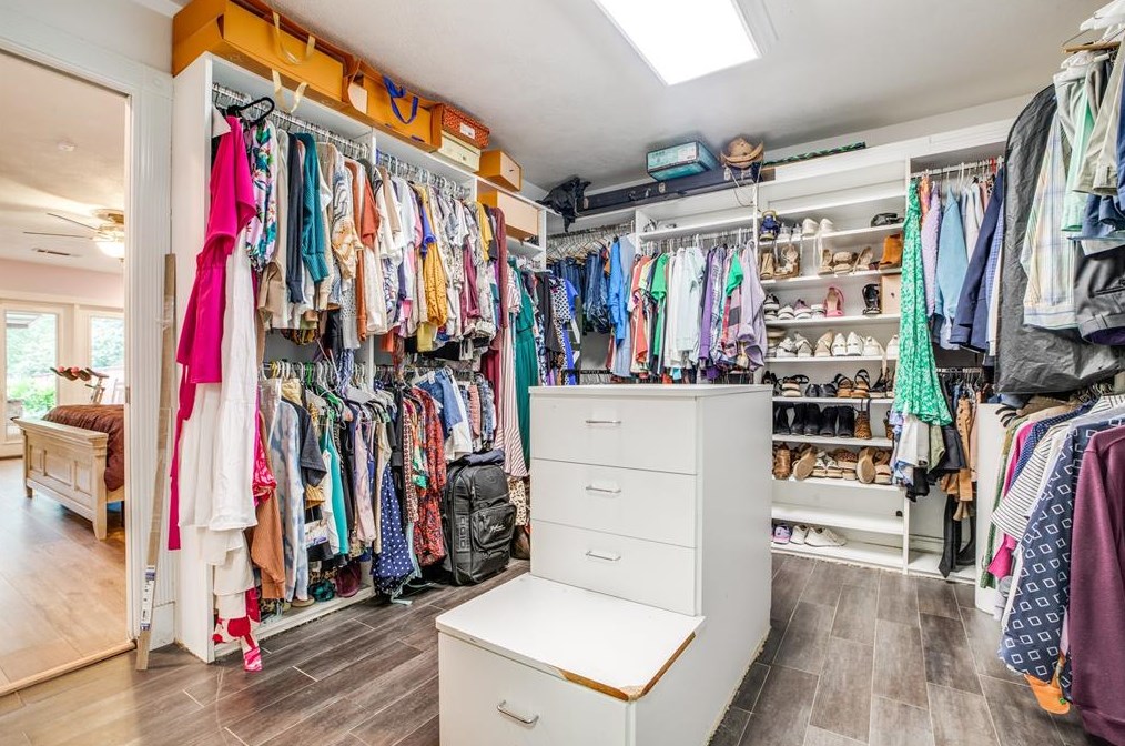18531 Pt Lookout Dr, Houston TX  77058-4026 exterior