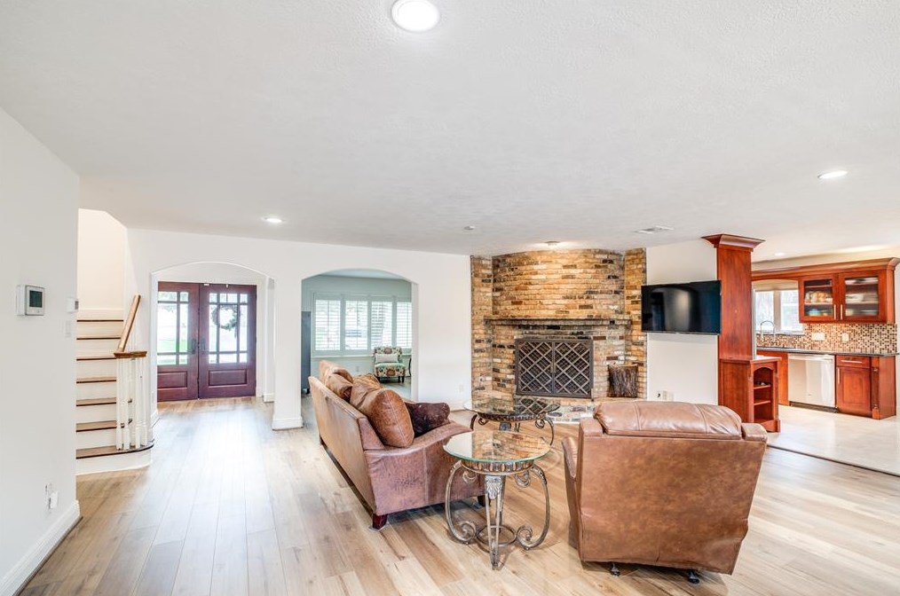 18531 Pt Lookout Dr, Houston TX  77058-4026 exterior